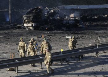 Russian, Ukrainian troops fight block by block in key city