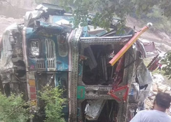 Truck laden with iron falls into gorge in Poonch, driver jumps out safely