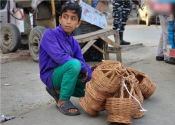 Age doesn’t matter when it comes to poverty: 10-year-old orphan boy sells Kangris to support his family