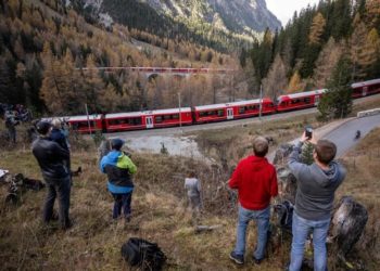 Swiss claim record for world’s longest passenger train