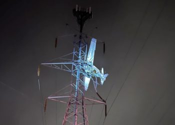 Power outage in Maryland US as plane crashes into electricity tower