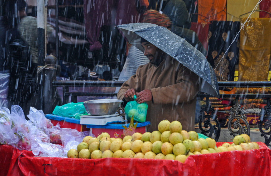Fresh Snowfall Ends Prolonged Dry Spell In Kashmir