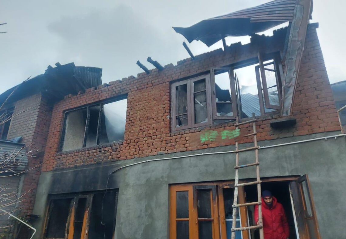 Nocturnal Fire Engulfs Several Houses In Dalgate Srinagar