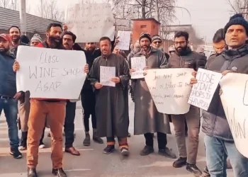 Srinagar’s Shivpora Residents Protest Against Opening of Wine Shop