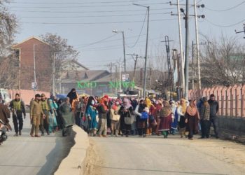 Anganwari Workers Protest Against New HR Policy In North Kashmir’s Sopore
