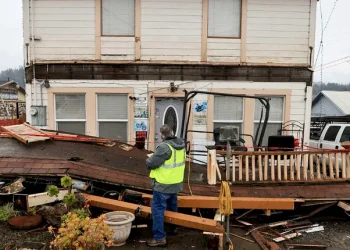 Magnitude 6.4 Quake Shakes Northern California, Thousands Without Power