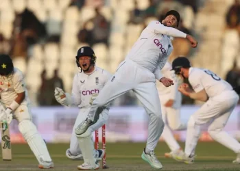 England beat Pakistan by 26 runs in second Test to seal series
