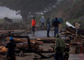 Storm Leaves More Than 330,000 Without Power In California