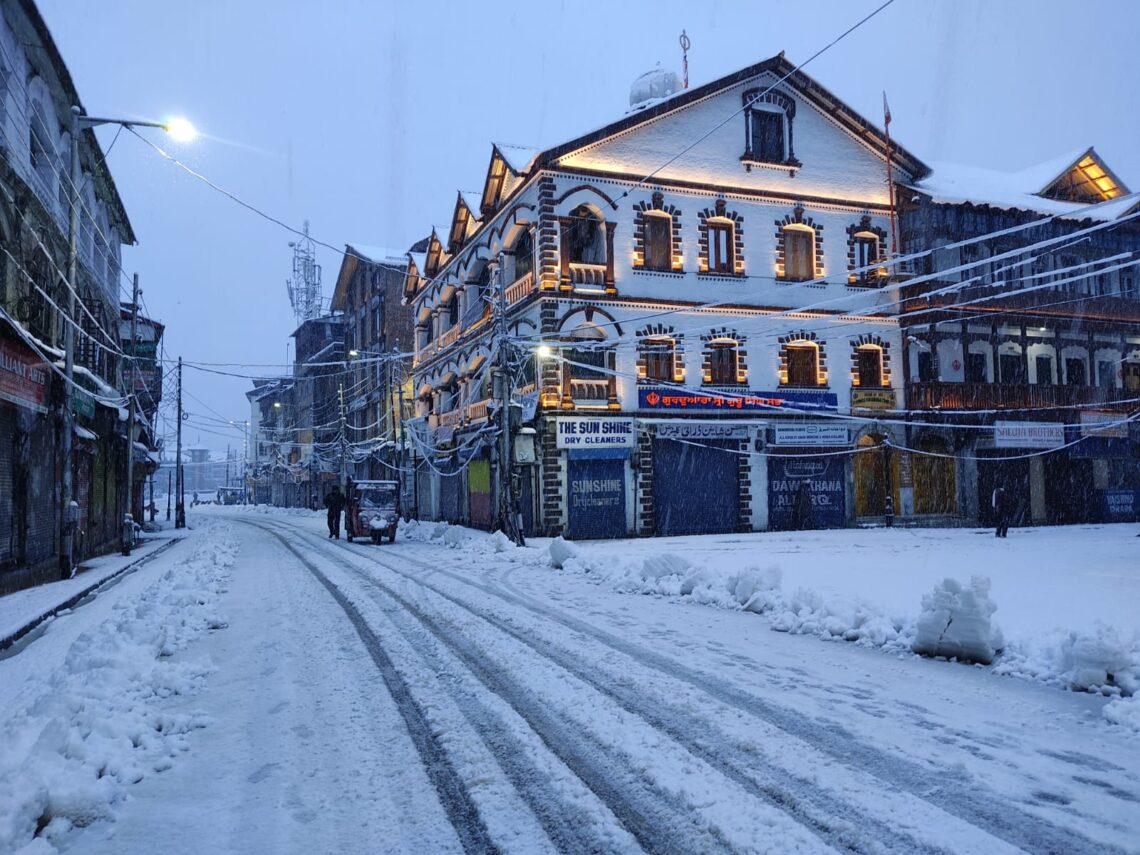 Snowfall: Jammu-Srinagar Highway Blocked; Air Traffic Delayed, Train Service Suspended