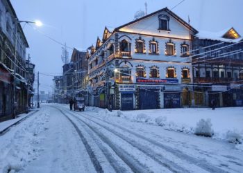 Snowfall: Jammu-Srinagar Highway Blocked; Air Traffic Delayed, Train Service Suspended 
