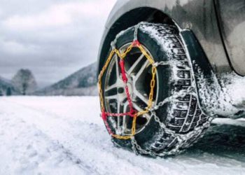 Use Of Anti-Skid Chains Plying On Snow-Covered Roads Mandatory In Ladakh: Admin