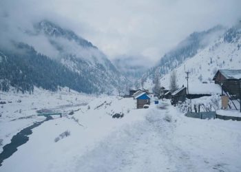 What Do People Of Kashmir’s Locked Villages Do In The Winter Season?