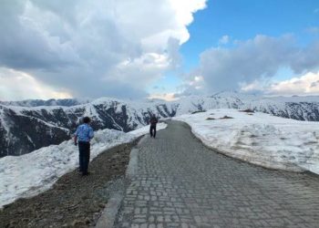 Over 800 Passengers In Bandipora, Gurez Stranded Due To Suspension Of Heli Service 