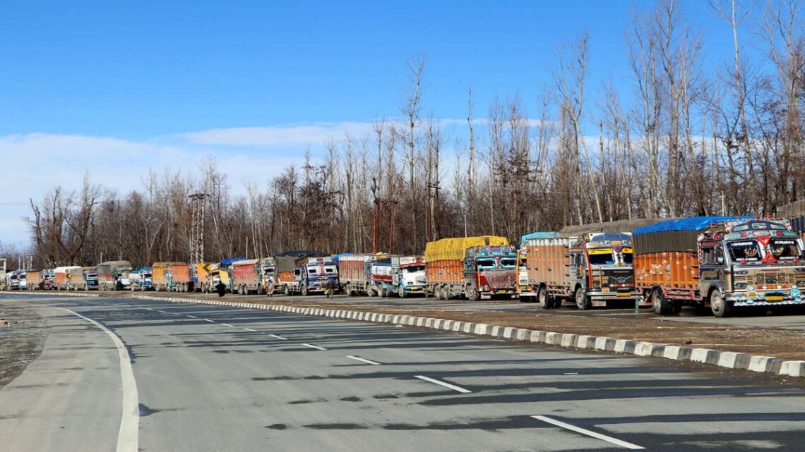 One-Way Traffic Restored On Srinagar-Jammu Highway
