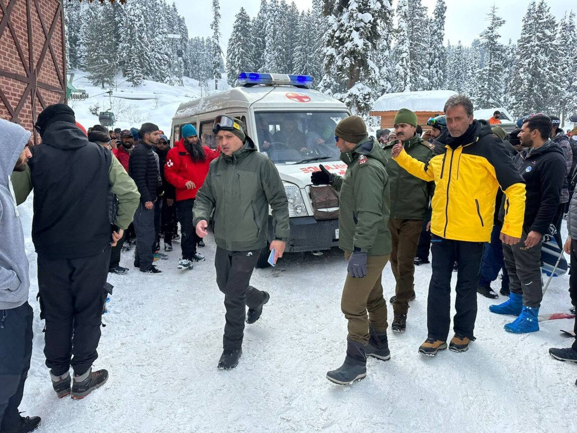 2 Polish Tourists Dead, 21 Rescued After Avalanche Hits Afarwat Peak In Gulmarg