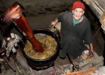 Octogenarian From Pampore May Be The Last Ox-Driven Oil Miller In Kashmir