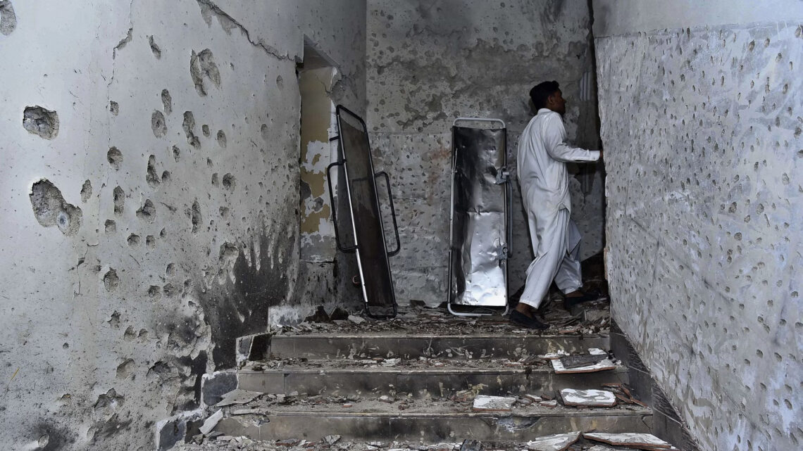 Taliban Militants Storm Karachi Police Headquarters, 7 Dead