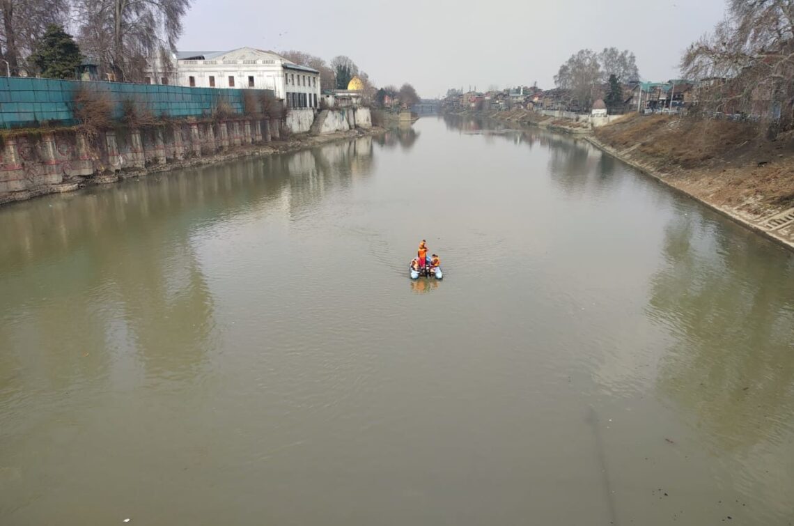 Woman Jumps Into River Jhelum, Rescue Ops On