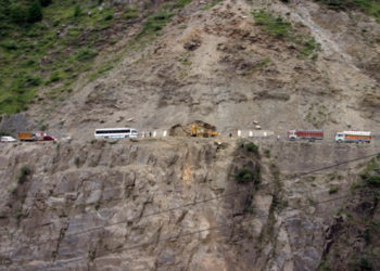Srinagar-Jammu National Highway Blocked Due To Shooting Stones