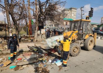 3 SMC Employees Booked For Demolishing Traffic Booth, Assaulting Traffic Cops In Srinagar: Police