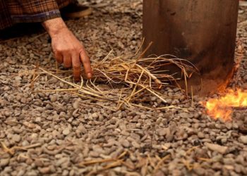 Gas Emissions From Tube Well Creates Scare In Sopore Village 