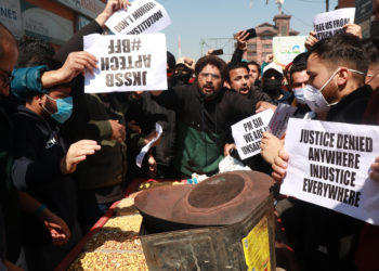 JKSSB Job Aspirants Protest Against Hiring Blacklisted Recruiting Agency 