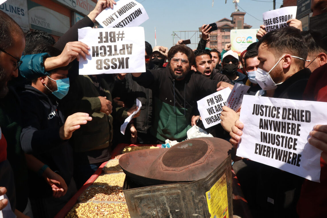 JKSSB Job Aspirants Protest Against Hiring Blacklisted Recruiting Agency 