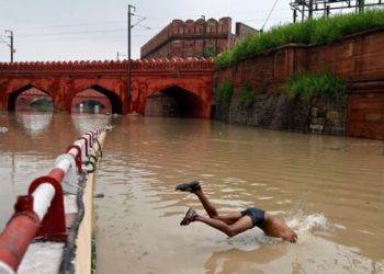 Delhi Races to Open Jammed Flood Gates as River Surge Halts City