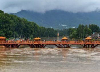 Water Level Rising Fast In Jhelum, Tributaries Due To Continued Rain