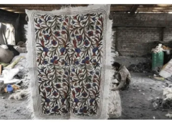 Centuries-Old ‘Namda’ Craft Of J&K Weaving Its Way Back To Lost Glory