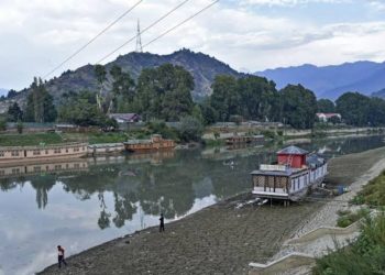Dry Weather Conditions: Water Level In Jhelum Drops To 70-Year Low 