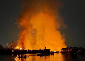 Several Houseboats Gutted In Massive Fire In Dal Lake