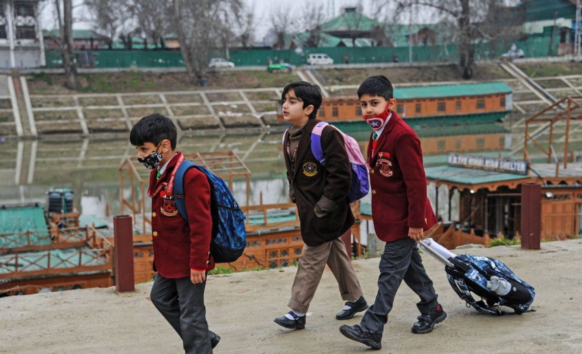 Amid Freezing Conditions, PSAJK Urges Govt To Announce Early Winter Vacation