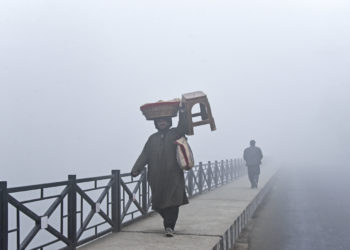 Dense Fog Engulfs Kashmir Amid Severe Cold Wave