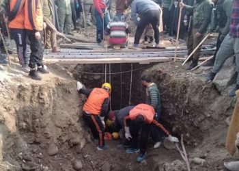 Man Trapped In 35ft Deep Well Rescued After 9 Hours In Tangmarg