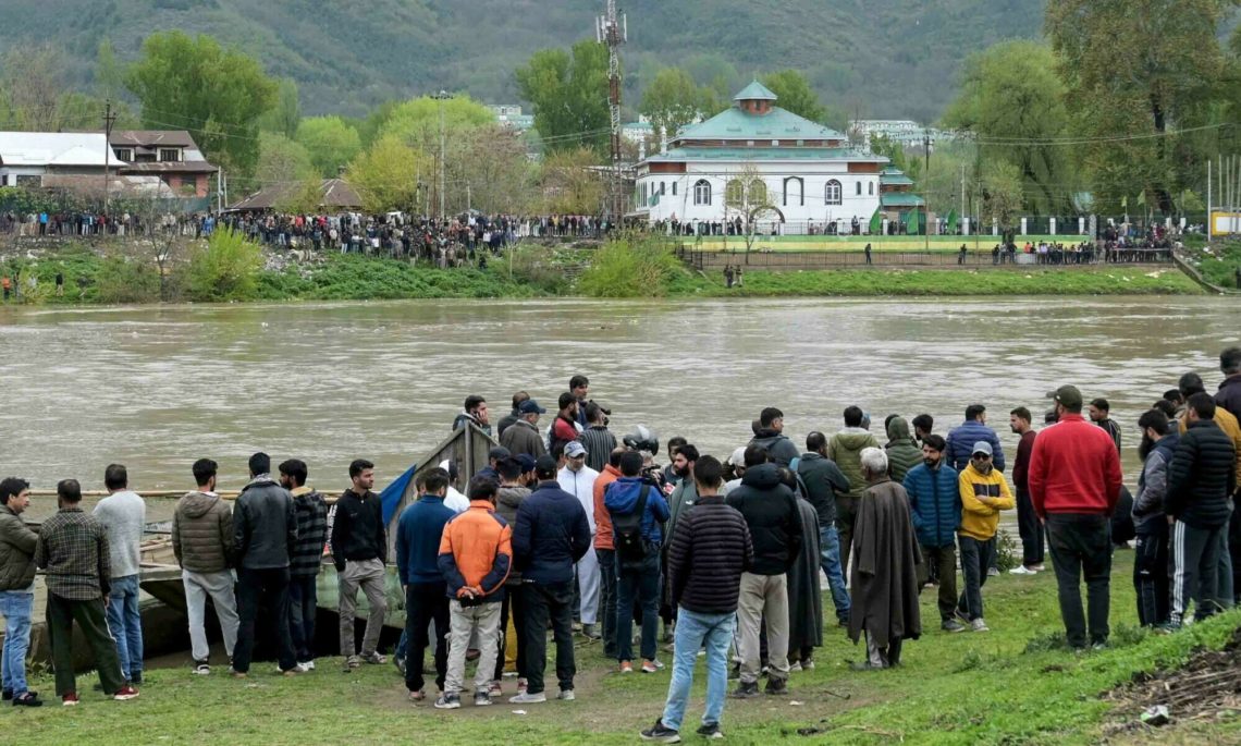 Boat Capsizes In River Jhelum; Mother, Twin Kids, Boatman Among 6 Dead, 3 Still Missing