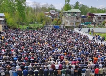 Srinagar Boat Tragedy: Amid Sobs, Thousands Offer Funeral For 5 Deceased