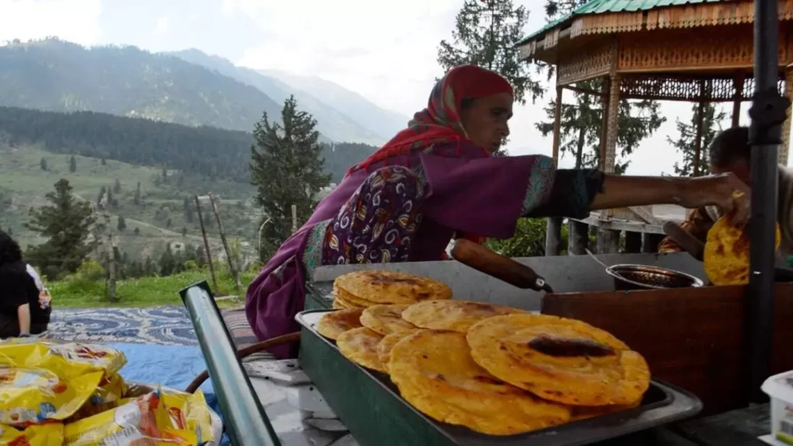 ‘Noon Chai’ Vendors In Doodhpathri Asked To Vacate ‘Occupied Space’