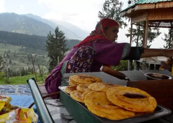 ‘Noon Chai’ Vendors In Doodhpathri Asked To Vacate ‘Occupied Space’