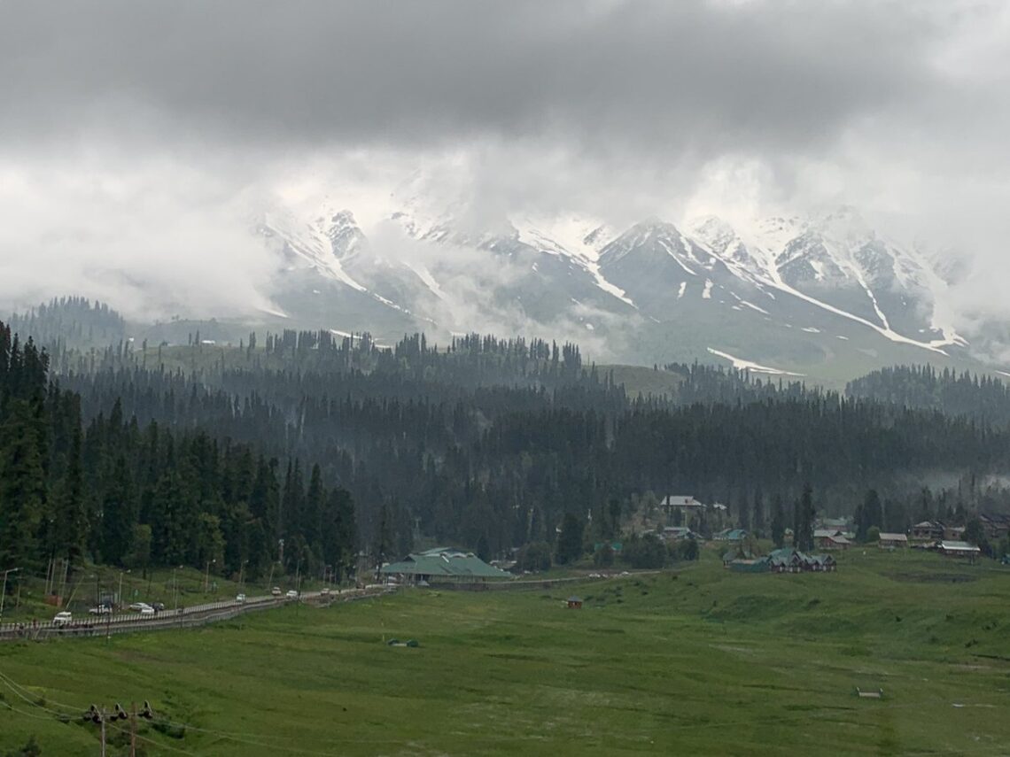 Gulmarg’s Affarwat Receives Season’s First Snowfall, Rains Lash J&K Parts