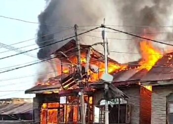 Blaze Engulfs Three Houses in Srinagar’s Noorbagh