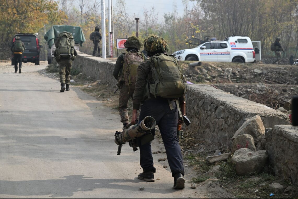 Police Rescue Two Trekkers During Security Operation in Srinagar’s Zabarwan Hills