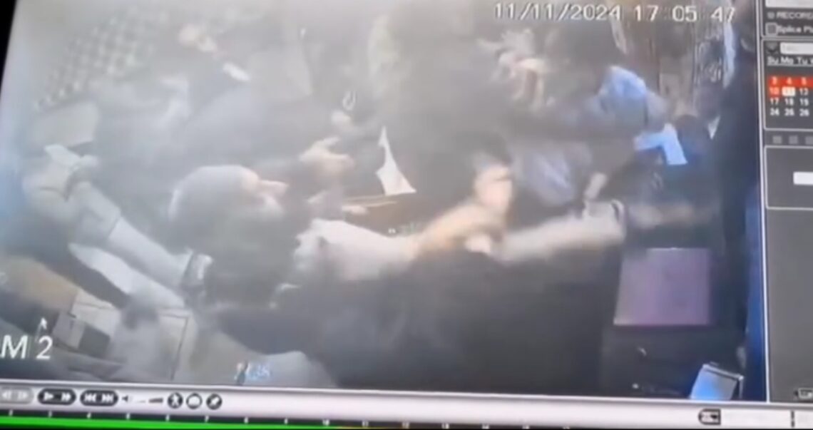 CCTV Footage Reveals Woman Attacking Shopkeeper, Creating Ruckus in Srinagar’s Nowhatta; Police Register FIR