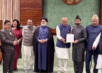 Mirwaiz-Led Kashmir Ulema Body Submits Memorandum on Proposed Waqf Bill