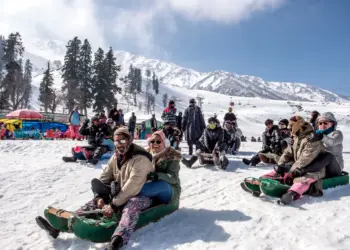 Gulmarg Tourism Authorities Ban Sledging on Ski Slopes