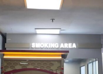 Srinagar Airport’s Smoking Zone Fuels Criticism