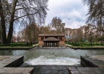 Kashmir’s Historic Achabal Spring Flows Again After Dry Spell