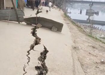 Hajin Road Along Jhelum Develops Cracks, Creates Fear Among Residents
