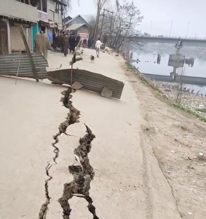 Hajin Road Along Jhelum Develops Cracks, Creates Fear Among Residents
