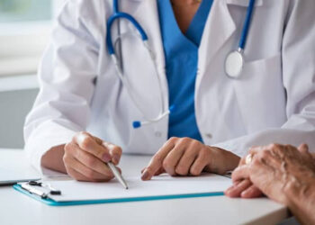 Govt Directs Doctors, Paramedics To Wear Aprons, Nameplates During Duty Hours